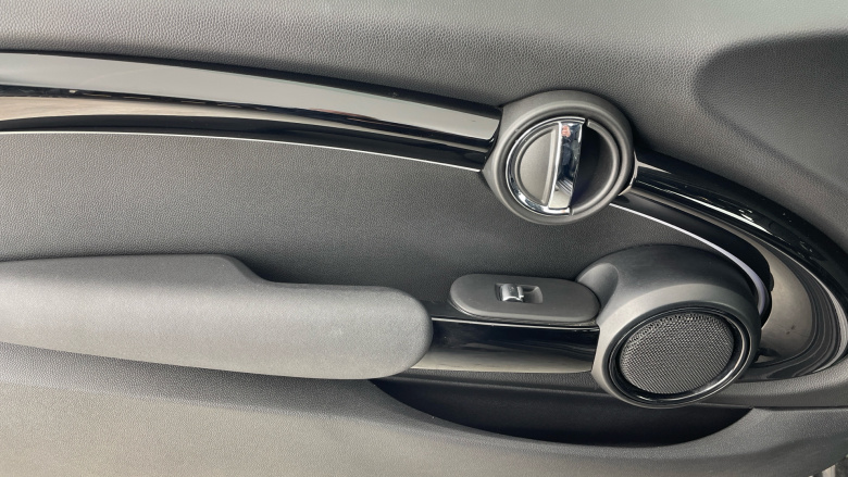 MINI Hatchback 135kW Cooper S Level 2 33kWh 3dr Auto Electric Hatchback